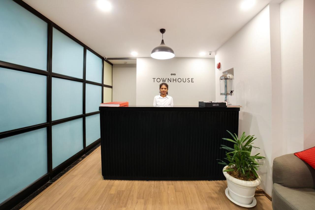Oyo Townhouse 019 Anand Vihar Hotel นิวเดลี ภายนอก รูปภาพ